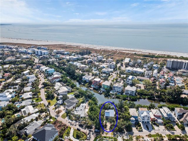 356 ISLAND CIRCLE, Sarasota, FL 34242