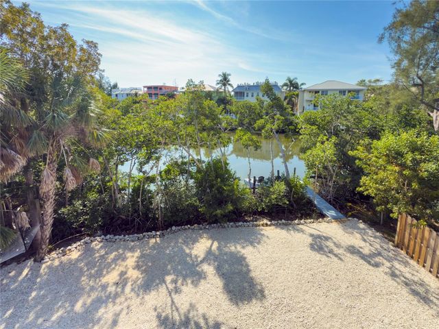 356 ISLAND CIRCLE, Sarasota, FL 34242