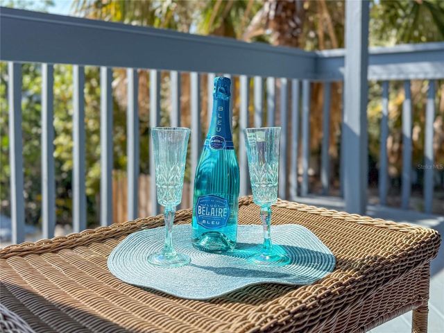 356 ISLAND CIRCLE, Sarasota, FL 34242