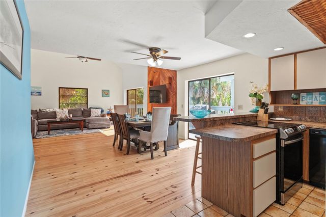 356 ISLAND CIRCLE, Sarasota, FL 34242