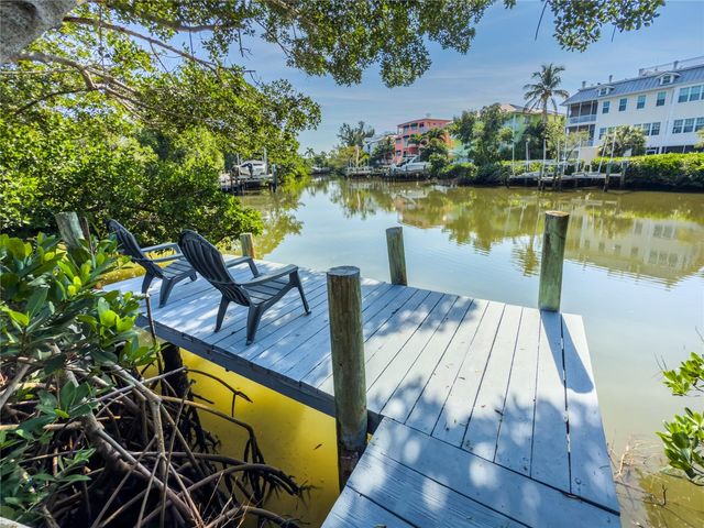 356 ISLAND CIRCLE, Sarasota, FL 34242