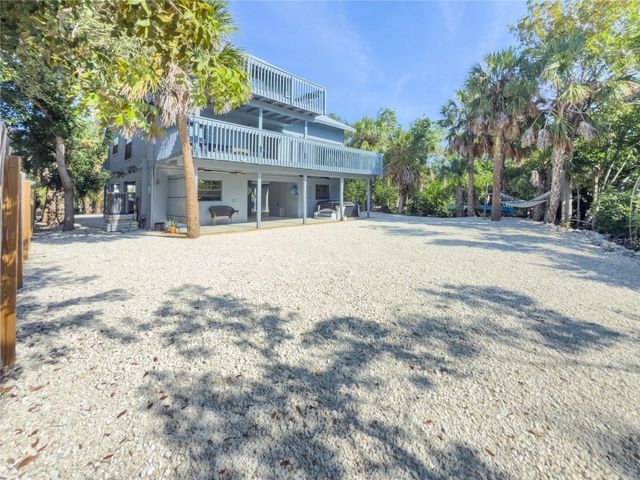 356 ISLAND CIRCLE, Sarasota, FL 34242