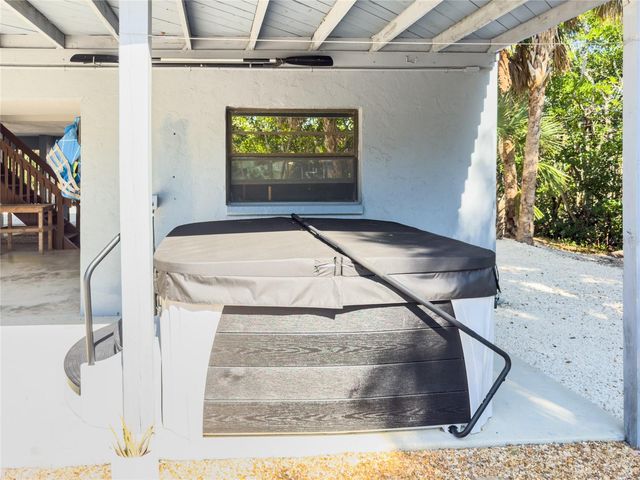 356 ISLAND CIRCLE, Sarasota, FL 34242