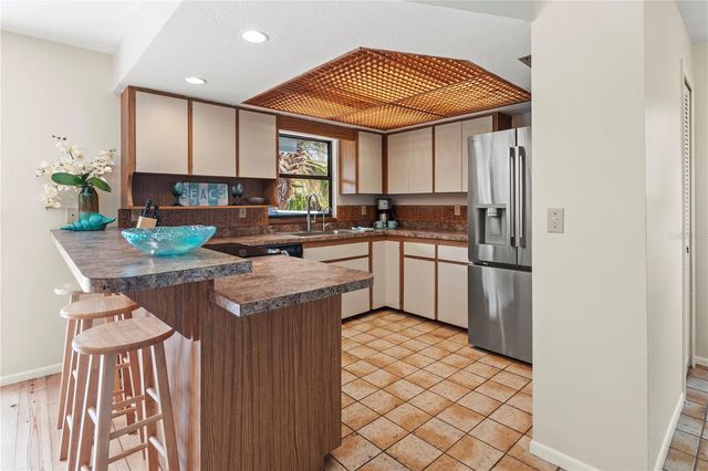 356 ISLAND CIRCLE, Sarasota, FL 34242