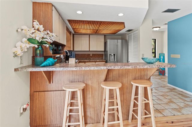 356 ISLAND CIRCLE, Sarasota, FL 34242