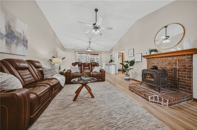 10 Newburgh Drive, Bella Vista, AR 72715