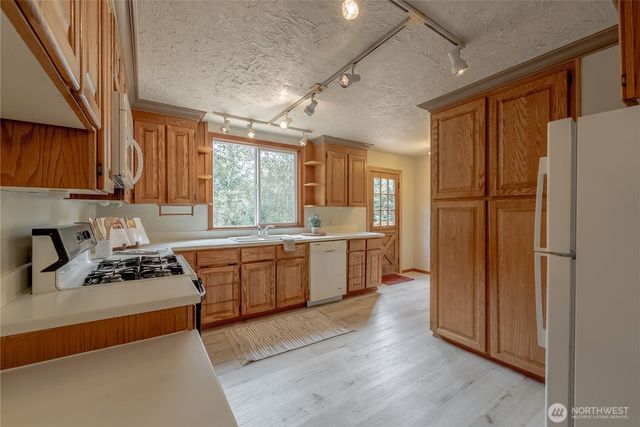 20006 68th Avenue NE, Kenmore, WA 98028