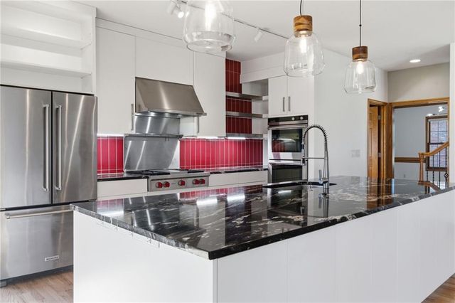 4213 NE Kennesaw Ridge, Lee's Summit, MO 64064