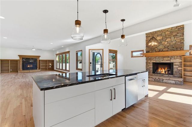 4213 NE Kennesaw Ridge, Lee's Summit, MO 64064