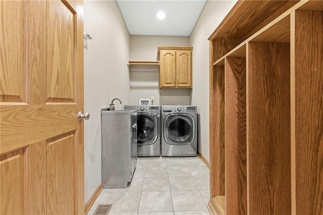 4213 NE Kennesaw Ridge, Lee's Summit, MO 64064