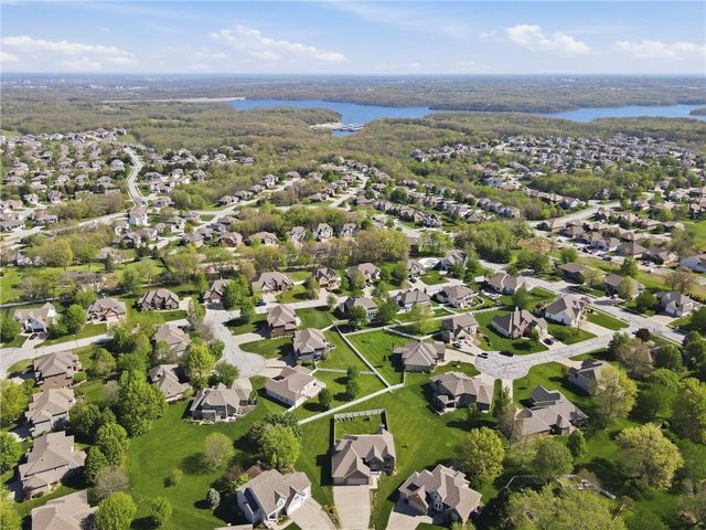 4213 NE Kennesaw Ridge, Lee's Summit, MO 64064