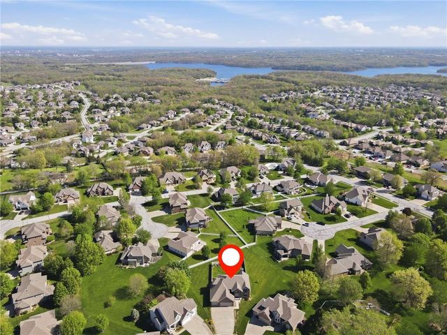 4213 NE Kennesaw Ridge, Lee's Summit, MO 64064