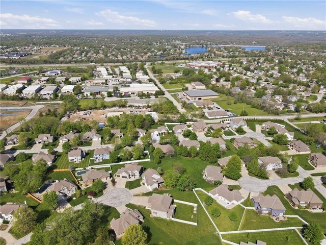 4213 NE Kennesaw Ridge, Lee's Summit, MO 64064