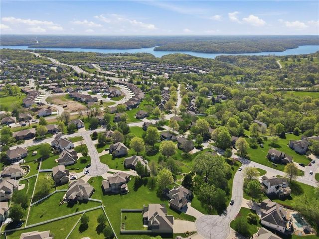 4213 NE Kennesaw Ridge, Lee's Summit, MO 64064