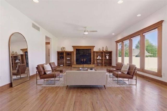 4213 NE Kennesaw Ridge, Lee's Summit, MO 64064