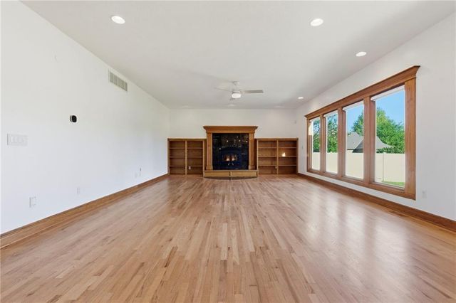 4213 NE Kennesaw Ridge, Lee's Summit, MO 64064
