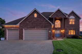 4213 NE Kennesaw Ridge, Lee's Summit, MO 64064