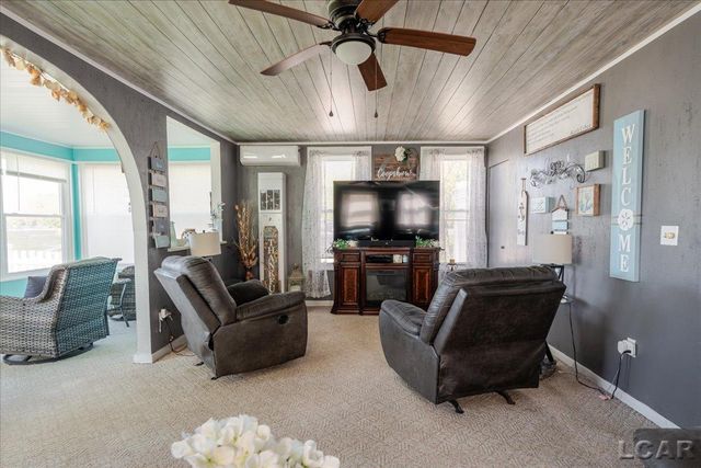 1398 Lakeshore Drive, Brooklyn, MI 49230