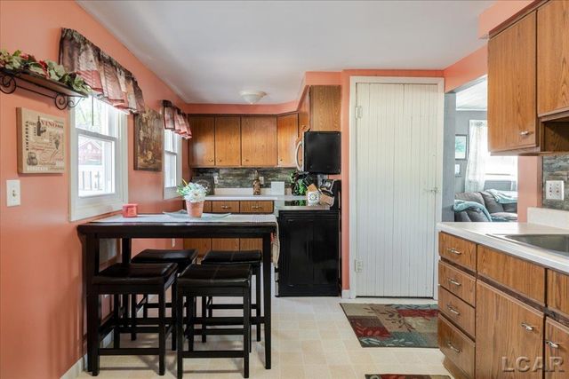 1398 Lakeshore Drive, Brooklyn, MI 49230