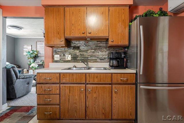 1398 Lakeshore Drive, Brooklyn, MI 49230