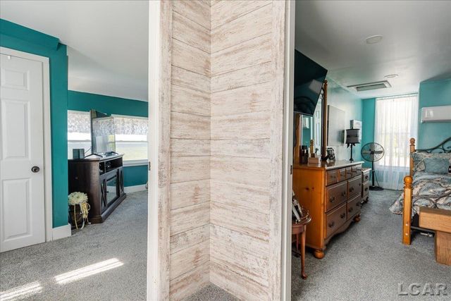 1398 Lakeshore Drive, Brooklyn, MI 49230