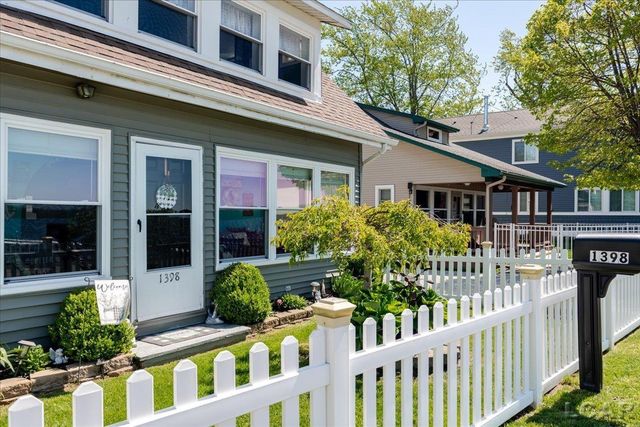 1398 Lakeshore Drive, Brooklyn, MI 49230