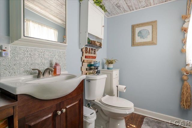1398 Lakeshore Drive, Brooklyn, MI 49230