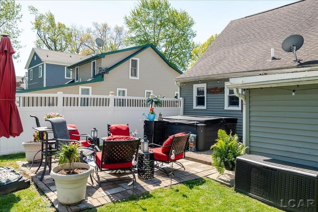 1398 Lakeshore Drive, Brooklyn, MI 49230