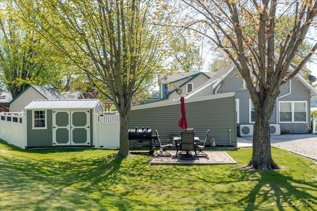 1398 Lakeshore Drive, Brooklyn, MI 49230