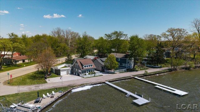 1398 Lakeshore Drive, Brooklyn, MI 49230