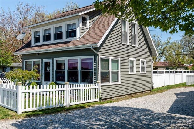 1398 Lakeshore Drive, Brooklyn, MI 49230