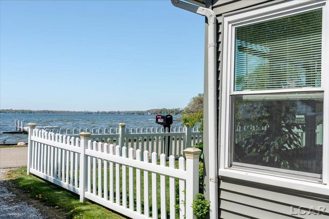 1398 Lakeshore Drive, Brooklyn, MI 49230