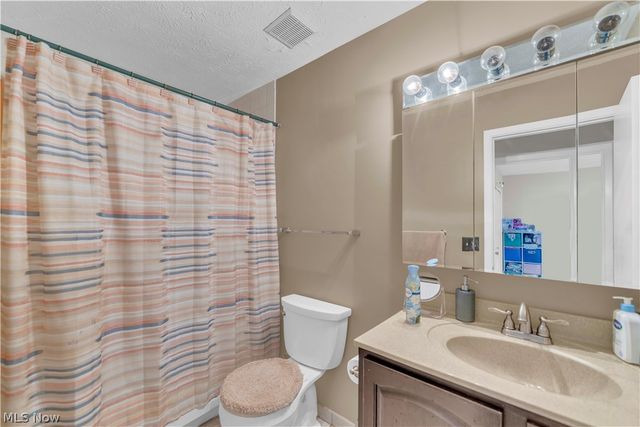 4300 Hyde Park Court 7, North Olmsted, OH 44070