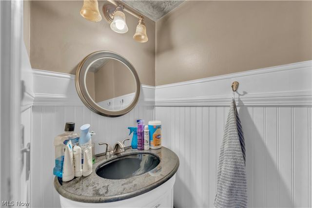4300 Hyde Park Court 7, North Olmsted, OH 44070
