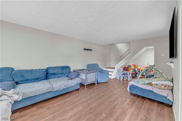 4300 Hyde Park Court 7, North Olmsted, OH 44070