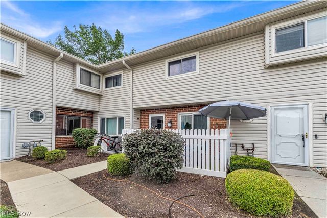 4300 Hyde Park Court 7, North Olmsted, OH 44070