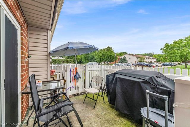 4300 Hyde Park Court 7, North Olmsted, OH 44070