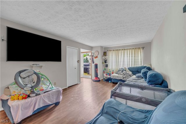 4300 Hyde Park Court 7, North Olmsted, OH 44070