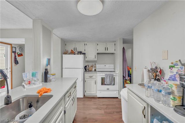 4300 Hyde Park Court 7, North Olmsted, OH 44070