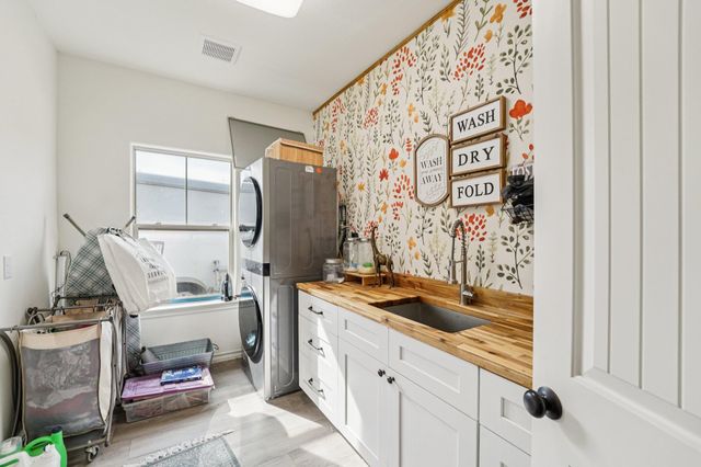 156 Three Creeks DR, Bertram, TX 78605