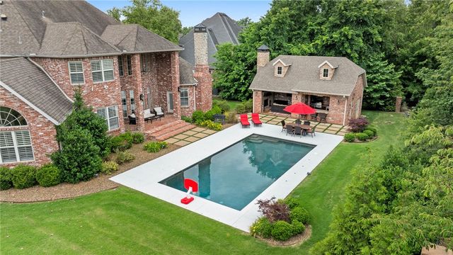 17 Nottingham Lane, Rogers, AR 72758