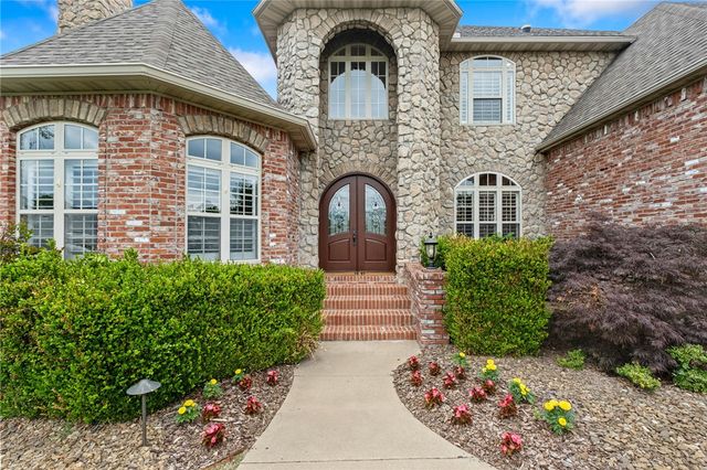 17 Nottingham Lane, Rogers, AR 72758