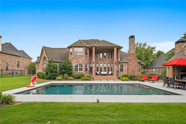 17 Nottingham Lane, Rogers, AR 72758