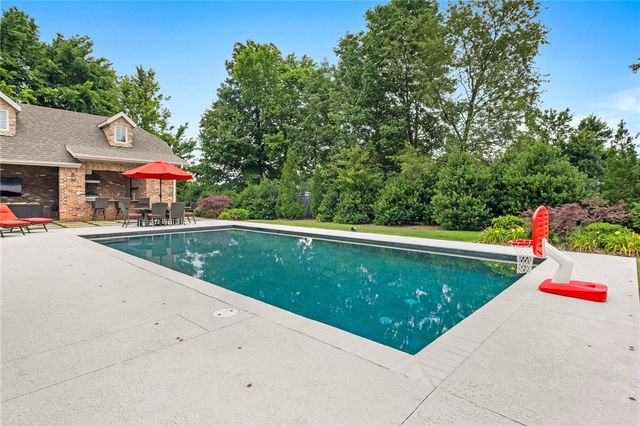 17 Nottingham Lane, Rogers, AR 72758