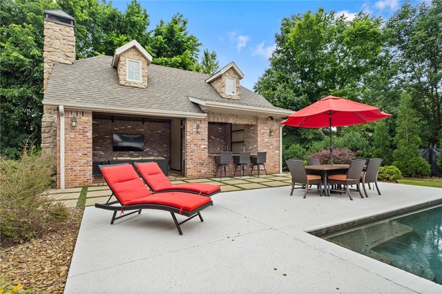 17 Nottingham Lane, Rogers, AR 72758