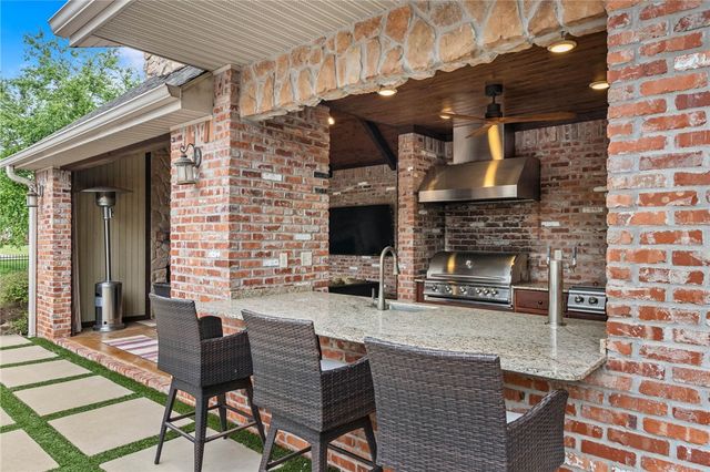 17 Nottingham Lane, Rogers, AR 72758