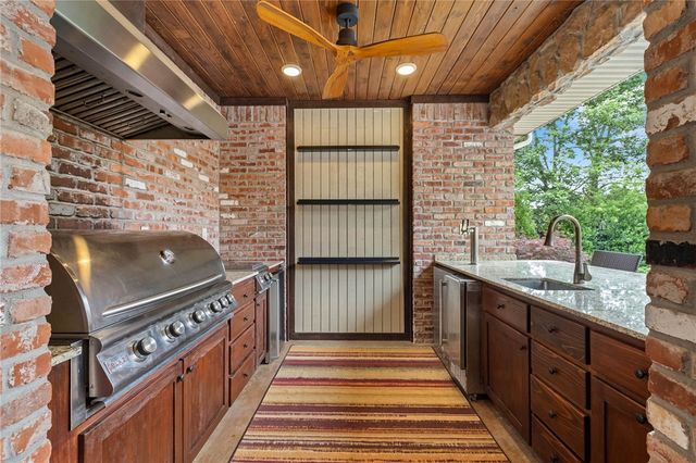17 Nottingham Lane, Rogers, AR 72758