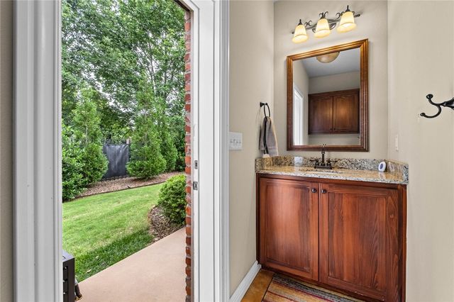 17 Nottingham Lane, Rogers, AR 72758
