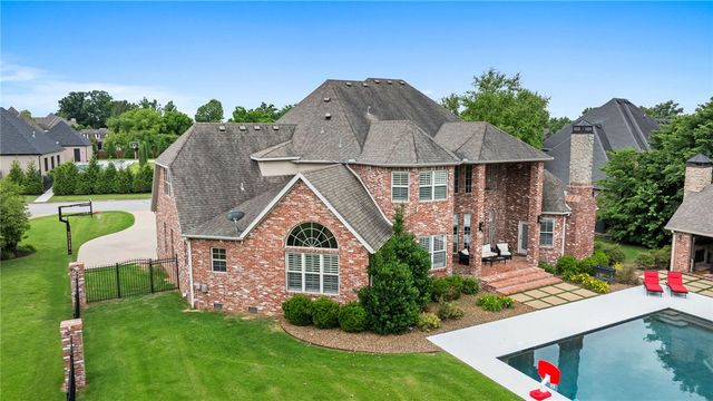 17 Nottingham Lane, Rogers, AR 72758