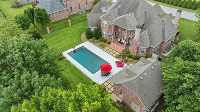 17 Nottingham Lane, Rogers, AR 72758